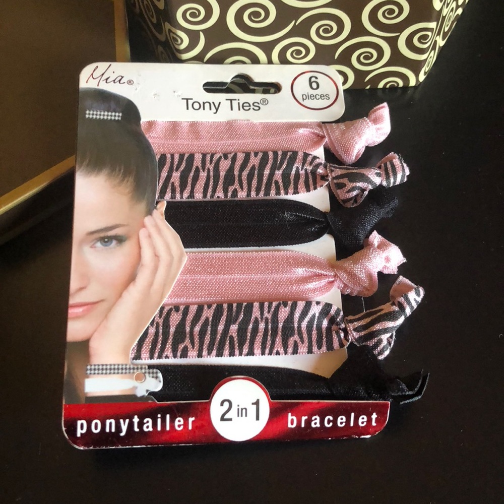 Mia Tony Ties